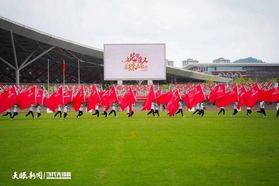 此外，怪盗基德山口胜平亲自给中国粉丝发送了暖心预告函，告诉大家;时隔四年，月下魔术师怪盗基德又要驾到啦！随着主创来华的消息一并发布的，还有;集结版海报，柯南、基德、以及京极真三位首次同框，预示着这次新加坡之行将让三人;强强联手